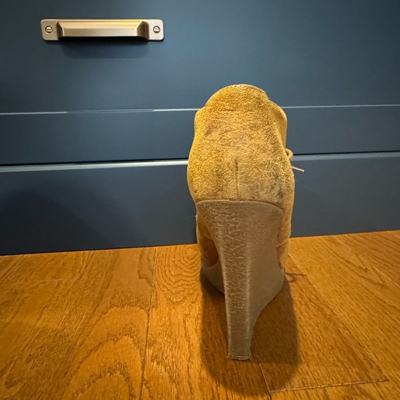 Enzo Angiolini lace up suede wedge booties (10) - Picture 5 of 8